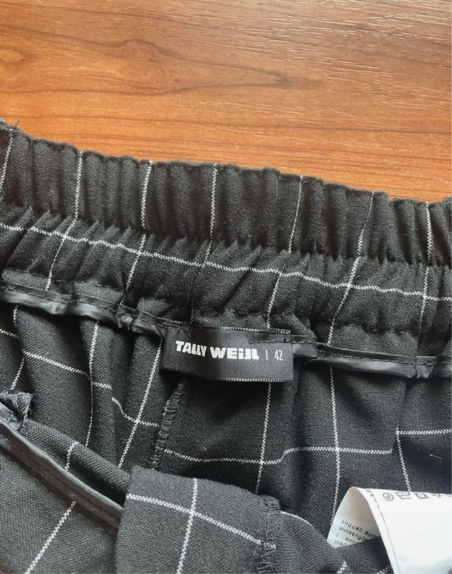 Pantaloni neri a quadri