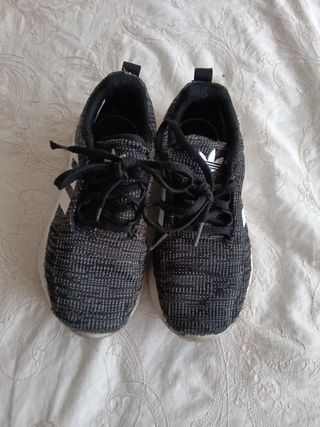 Zapatos Adidas niño talla 33