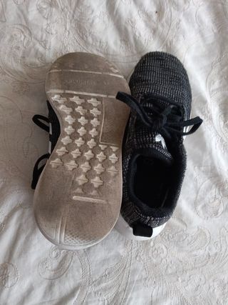 Zapatos Adidas niño talla 33