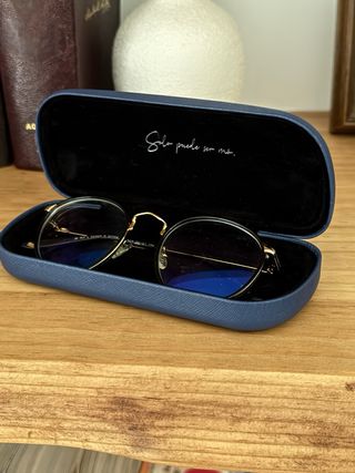 Gafas de ver montura redonda dorada y negra