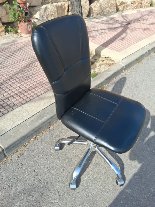 Silla de oficina negra. Oportunidad!!