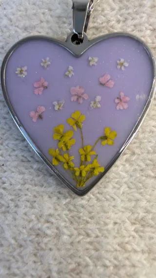 Collar Corazón Lila con Flores Acero Inoxidable