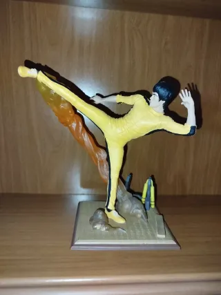 Figura Bruce Lee Traje Amarillo