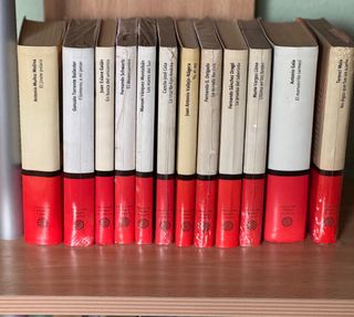 varios premiados como Premios Planeta