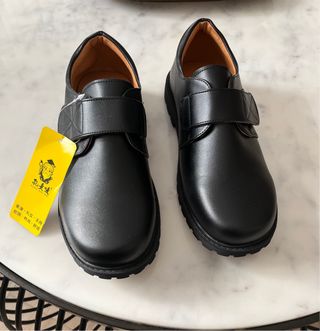Zapatos KONG MAI MAI negros