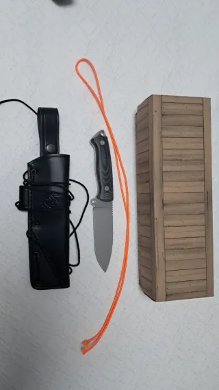 Herramienta de poda táctica con funda y cordón