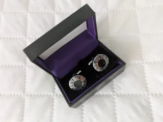 Gemelos para camisa negros y plateados