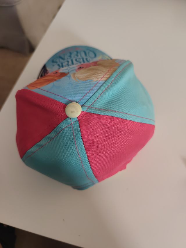 Boné de Elsa e Ana Frozen Sister Queens