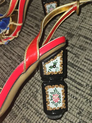 Sandalias Hodgskin Tacon Alto Flores Doradas Talla