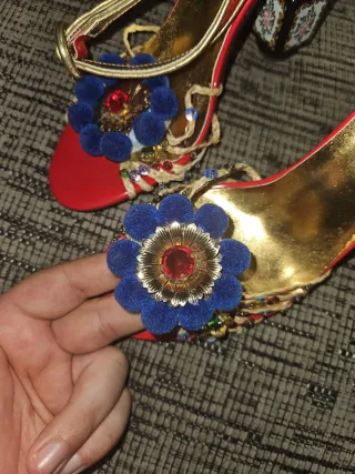 Sandalias Hodgskin Tacon Alto Flores Doradas Talla