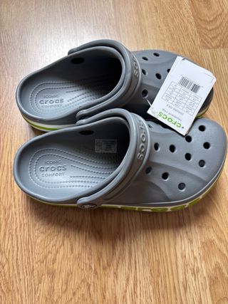 Crocs Originales Talla 36/37 Gris y Verde