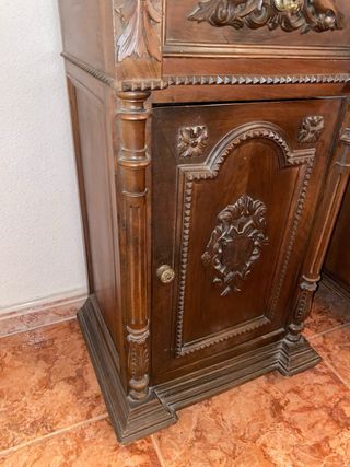 Armario antiguo madera tallada