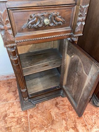Armario antiguo madera tallada