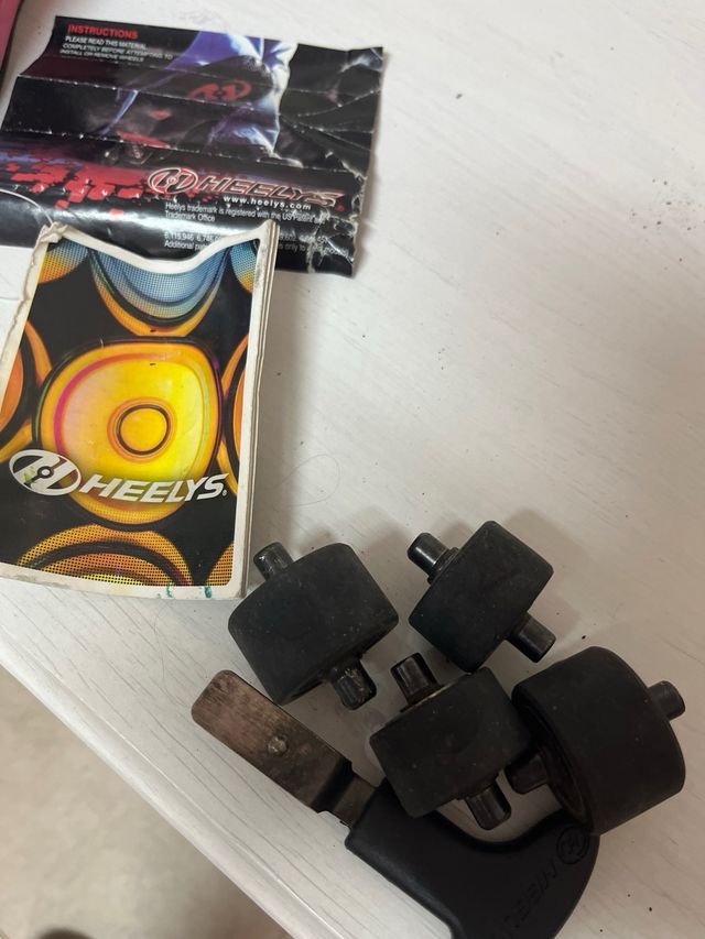 Zapatillas Heelys con ruedas negras y rosas