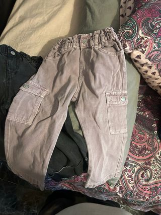 Pantalón Zara Talla 12/24 meses 
cada uno 5€