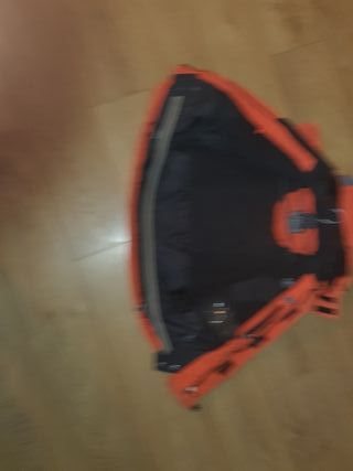 Chaqueta de esquí Killtec naranja, negra  y gris.
