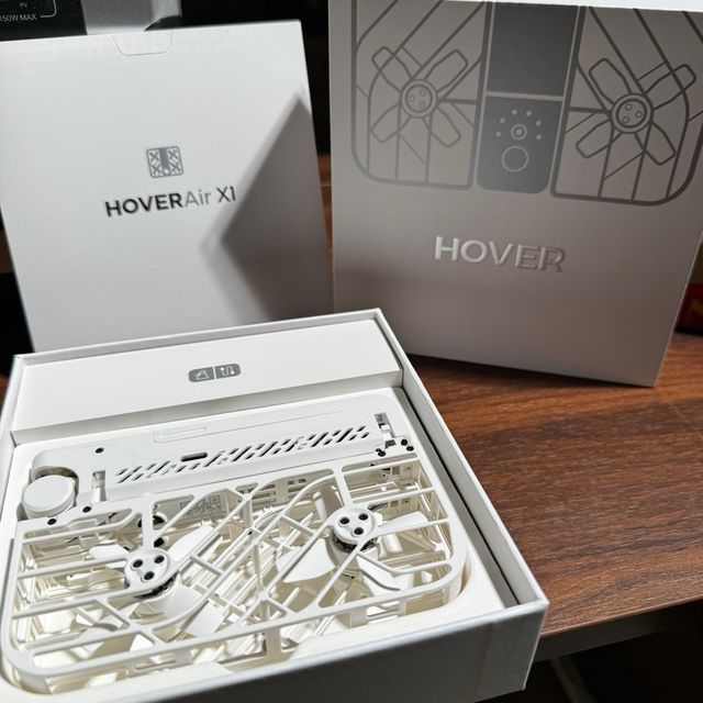 Dron HOVERAir X1 due batterie