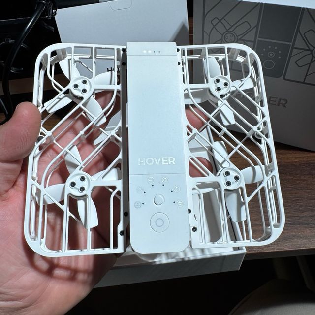 Dron HOVERAir X1 due batterie