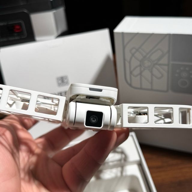 Dron HOVERAir X1 due batterie