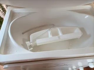 Cuna y cómoda habitación bebé