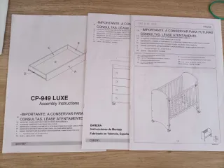 Cuna y cómoda habitación bebé