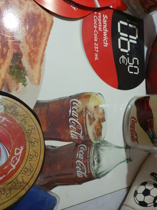 Lotto pubblicitario Coca Cola: insegna, lamiera, frigorifero...