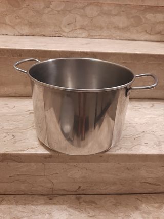 Pentola in inox con manici