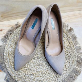 Zapatos de tacón ante beige