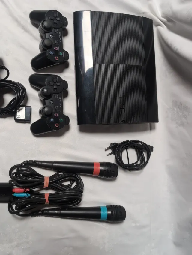 Consola PS3+ 2 Controladores + Controlador Extra