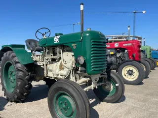 Tractor STEYR 180A Verde con número 26