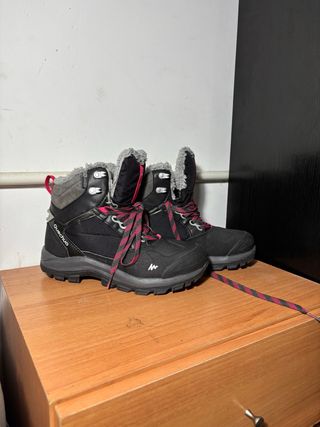 Botas de nieve Quechua negras y rosas