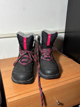 Botas de nieve Quechua negras y rosas