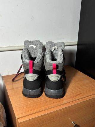 Botas de nieve Quechua negras y rosas