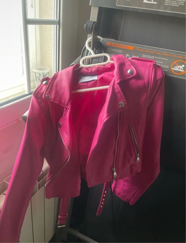 Chaqueta BSK efecto piel fucsia