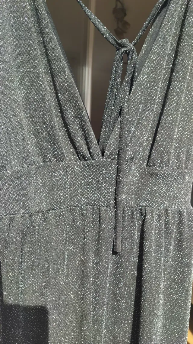 Vestido brillante escotado negro/plata