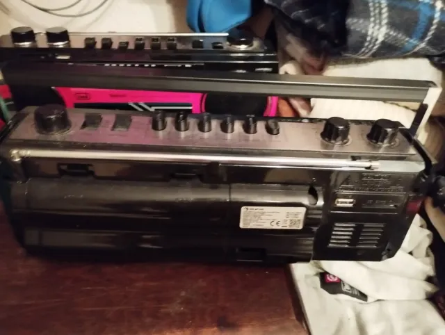 Radio Cassette Boombox Bluetooth Rosa y Negra