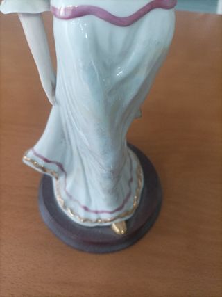 Figura de porcelana mujer con sombrilla