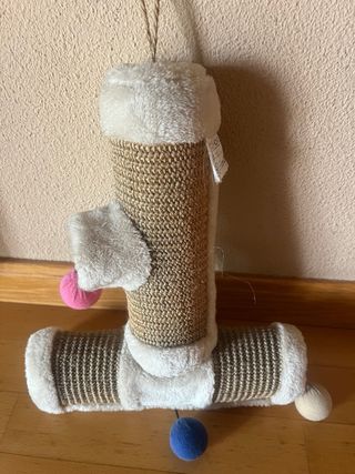 Rascador para gato con pelotas