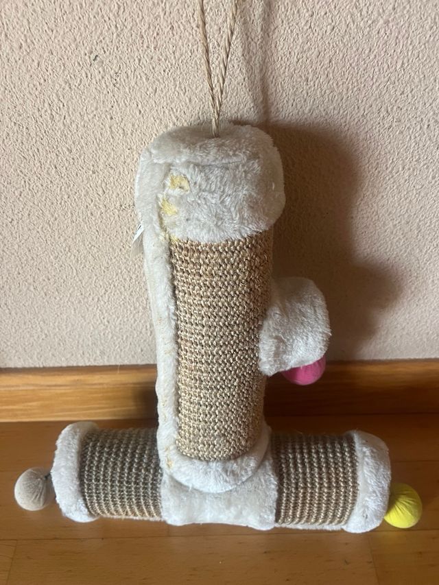Rascador para gato con pelotas
