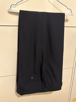 Pantaloni neri con pence