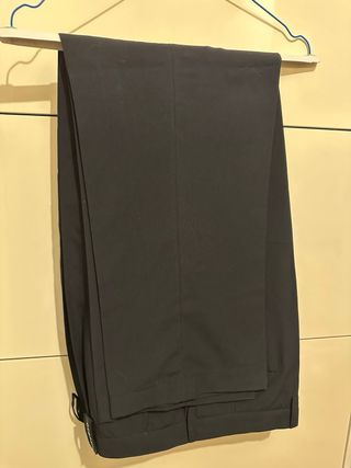 Pantaloni neri con pence