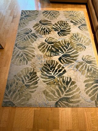 Alfombra hojas beige y verde