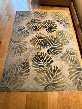 Alfombra hojas beige y verde