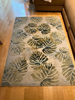 Alfombra hojas beige y verde