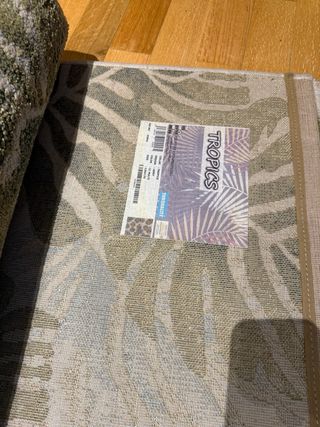 Alfombra hojas beige y verde