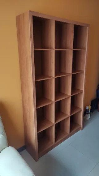 Estantería de madera