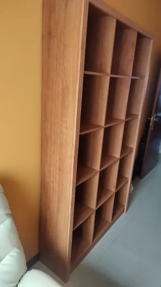 Estantería de madera