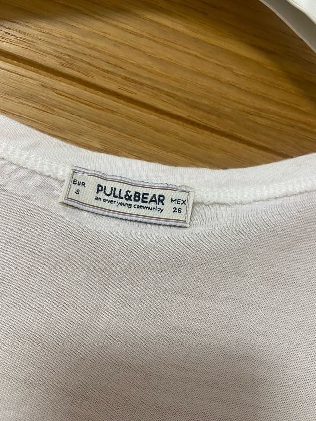 Camiseta Pull&Bear floral multicolor Talla S