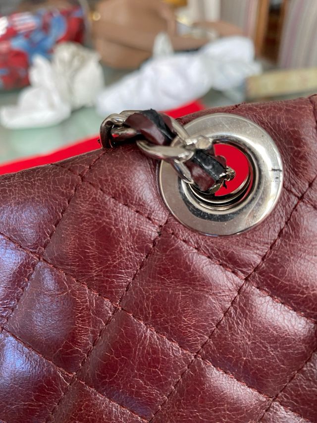 Bolso pequeño granate acolchado, imitación piel.