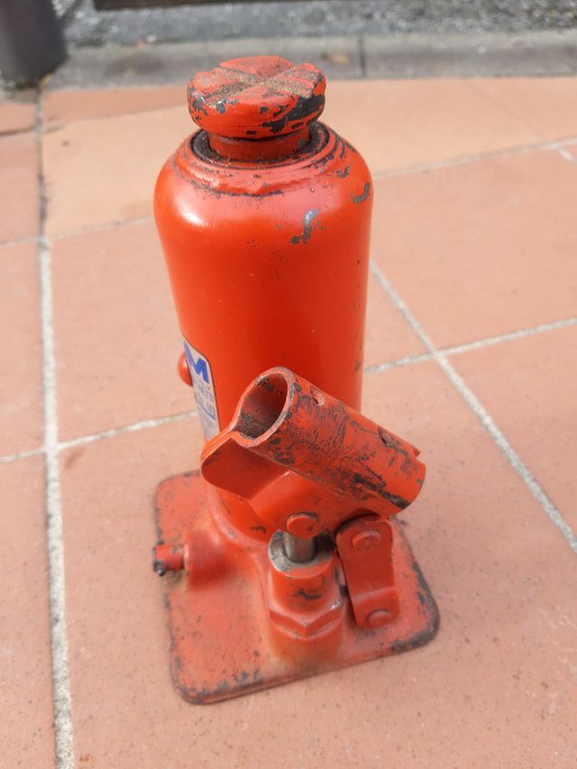 Cric a bottiglia 3,5 T manca tubo x alzare